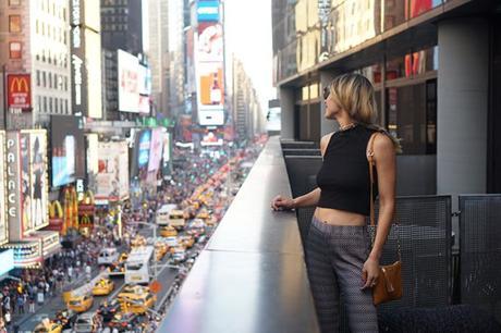 Wear The Vintage Ensemble With The Hue Of Modernity ella-moss-layla-pants-gigi-new-york-chelsea-crossbody-hm-crop-top-copy