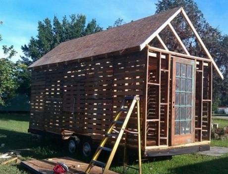 Pallets Transformed Into a Garden Shed