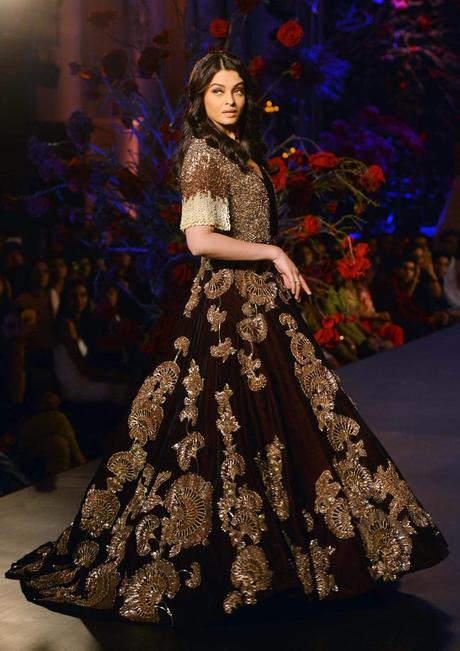 Top Bridal Lehenga Trending in 2016