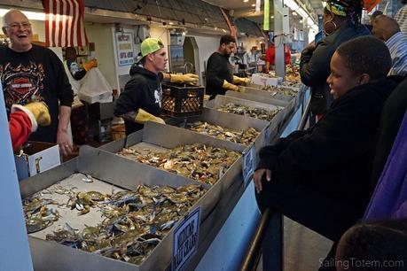 11-vendors-and-customers-at-the-fish-market