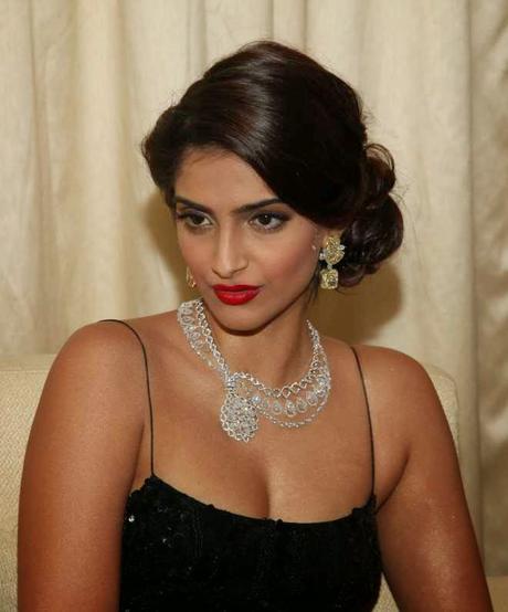 Best Sonam Kapoor Bun Hairstyles For Indian Wedding And