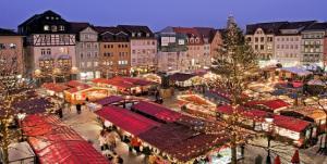 How About Drooling Over Your Christmas Vibes At Edinburgh With Expedia european-christmas-market