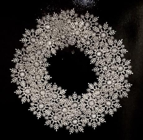 Easy DIY: Snowflake ornament wreath