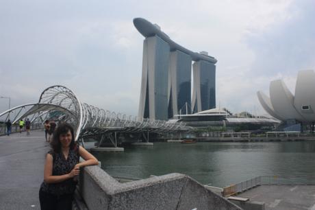 Lilla in front of the Marina Bay Sands