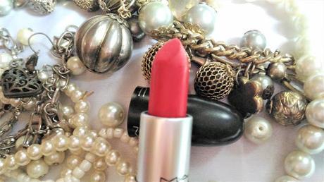 Mac Retro Matte Ruby Woo Review, Swatch, Application