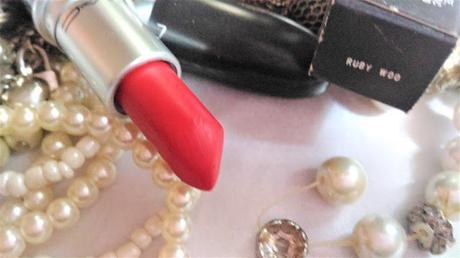 Mac Retro Matte Ruby Woo Review, Swatch, Application
