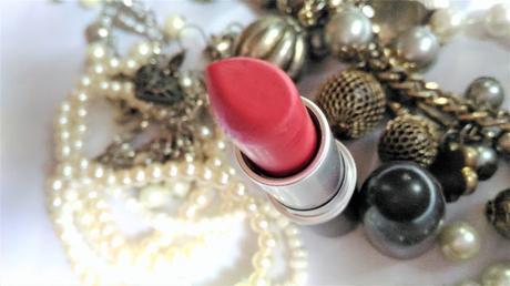 Mac Retro Matte Ruby Woo Review, Swatch, Application