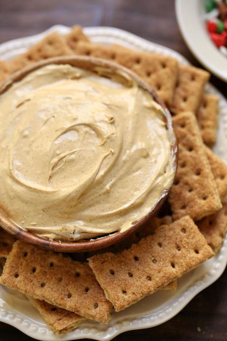 easy-gingerbread-cheesecake-dip-recipe