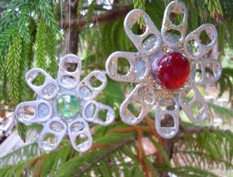 Drinks Can Ringpulls Recycled Into Christmas Tree Decorations