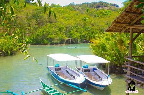 Mirrored-floor bangka at Bojo River in Aloguinsan Cebu | Blushing Geek