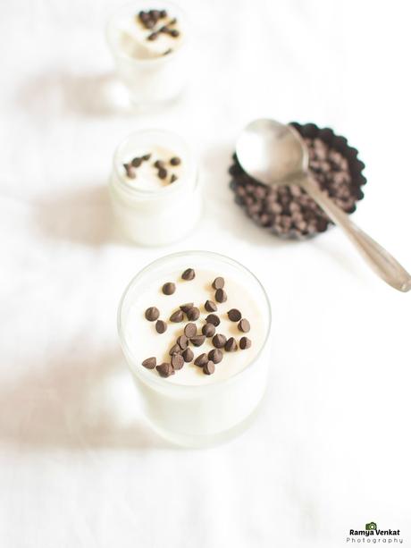 White chocolate panna cotta recipe - panna cotta with white chocolate and chocolate sauce