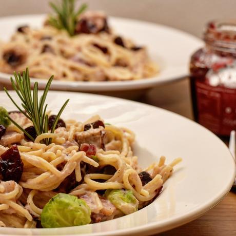 Recipe || Festive creamy pasta with cranberries and sprouts