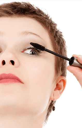 Guest Post: 10 Trashy Makeup Habits You May Want to Avoid