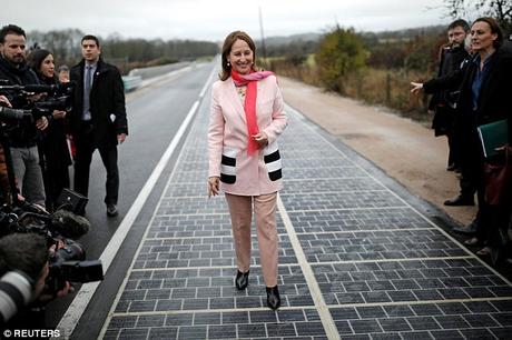 Innovative wattway ~ of solar panels opens in France