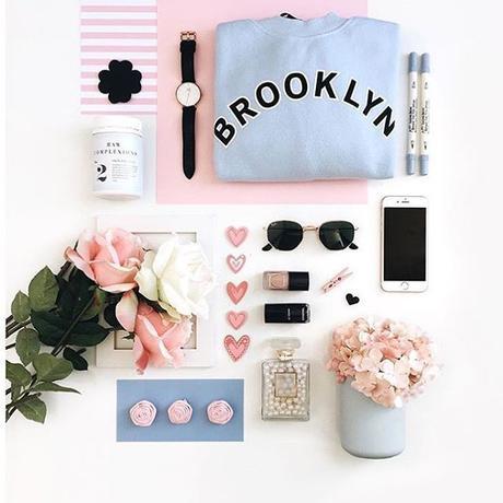 flatlay-instagram-app-interview