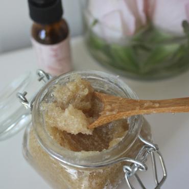 How To: All Natural Exfoliating Lip Scrub