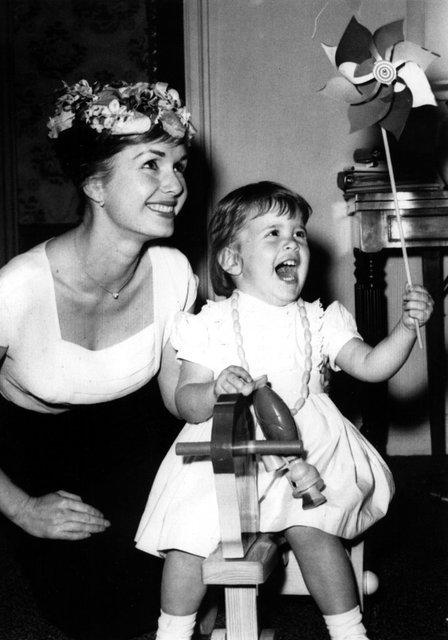 7 Lovely Photos of Debbie Reynolds and Carrie Fisher