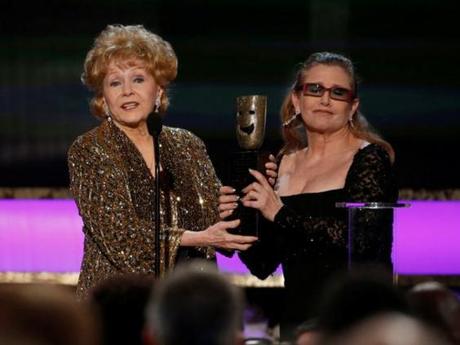 7 Lovely Photos of Debbie Reynolds and Carrie Fisher