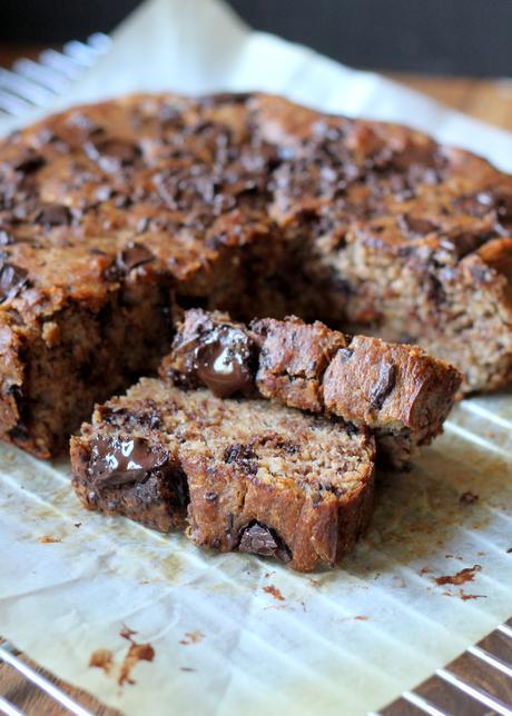 Paleo Chocolate Chunk Banana Bread - sweetened only with bananas! Recipe at Bakerita.com