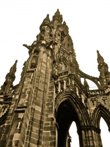 Scott Monument, Edinburgh, Monuments, Statues