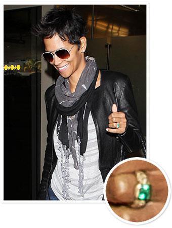 Halle Berry engagement ring, Halle Berry, engagement ring, Olivier Martinez, Halle Berry engaged, Halle Berry Olivier Martinez engaged, emerald ring, emerald engagement ring