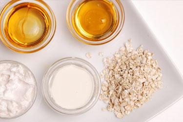 8 DIY Oatmeal, Milk, Banana and Honey Face Mask Recipes for Dry Skin