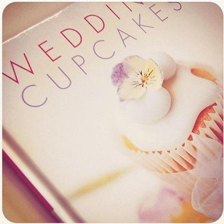 wedding cupcakes book cover