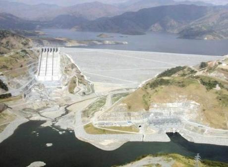 San Roque Dam - Length: 1,200 m