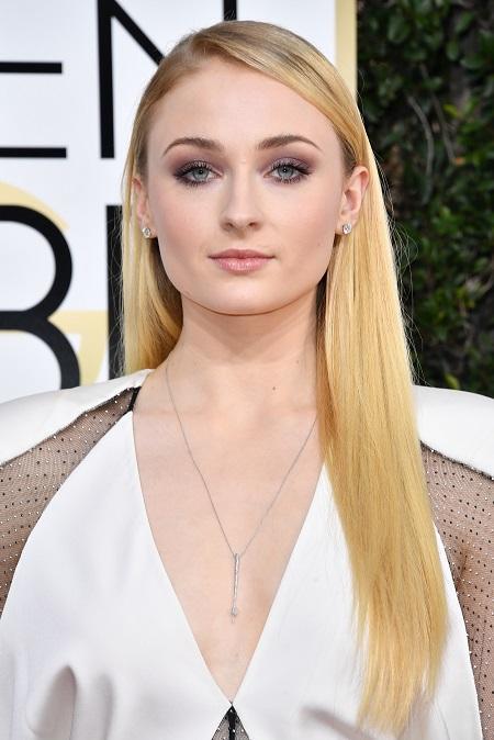 Sophie Turner’s Beauty Look at the 2017 Golden Globe Awards