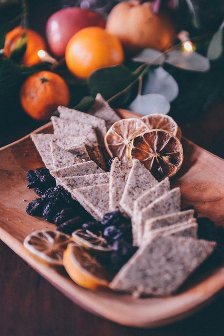 Mulled White Wine & Homemade Gluten Free Crackers for Holiday Entertaining // www.WithTheGrains.com