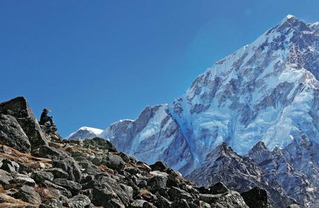 Nepali Liaison Officer Dies of Altitude Sickness Near Everest