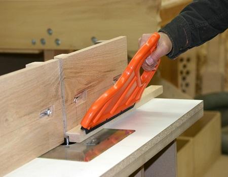 How to choose a good router table for woodworking
