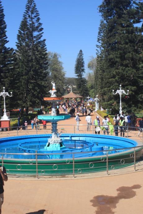 DAILY PHOTO: Blue, or Fountain at Lalbagh