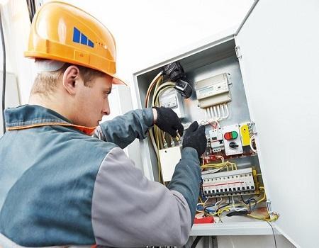 5 Questions to Ask Licensed & Experienced Electrician before Hiring