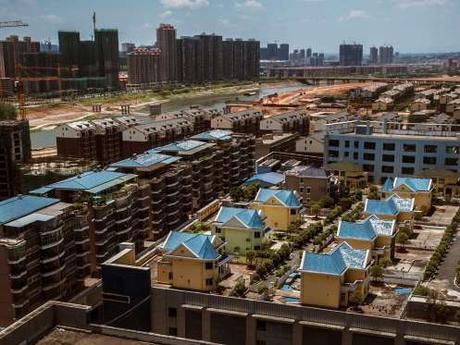 house-3-25-houses-were-built-illegally-on-top-of-a-local-shopping-mall-in-hengyang-hunan-province-today-they-serve-as-dorms-for-employees-from-the-mall
