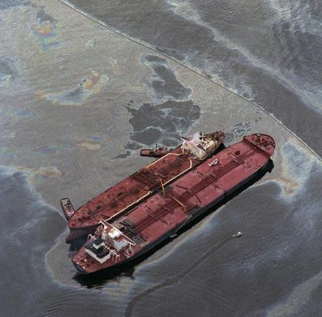 collision near Kamarajar Port, Chennai - varied reports of oil slick / pollution