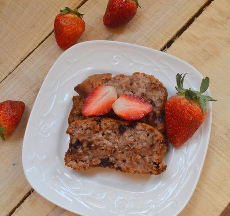 Strawberry Choc chip Loaf | Eggless strawberry choco bread