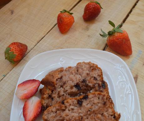 Strawberry Choc chip Loaf | Eggless strawberry choco bread