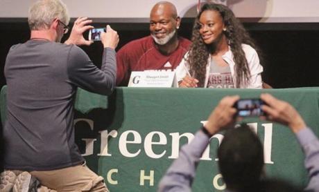 Emmitt Smith Daughter Gives God The Glory Signs  To Texas A&M University