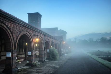 In & Around #London… Winter Dawn at #GoldersGreen #photoblog