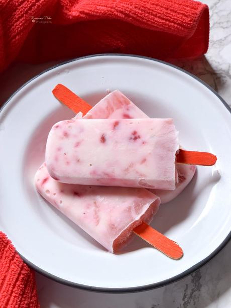 Strawberry Lassi Popsicle / Ice Bar