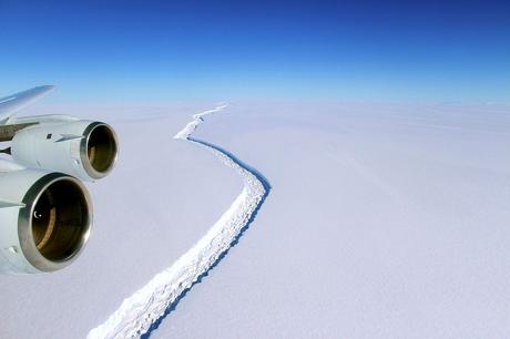 Crack in Antarctic Ice Shelf Grew 17 Miles in Length Since December