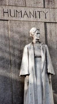 Brussels Dawn: David Tucker Guides Us Through the Statue of Edith Cavell