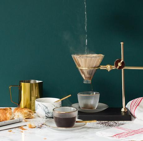 How to Make Pour Over Coffee - via MiaFleur Blog