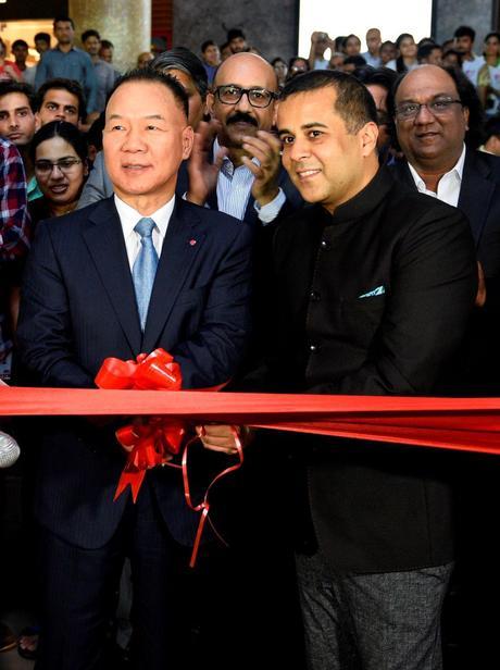 LG showcases its ‘Signature Series’ at Tech Show 2016 LG Mobile best deal