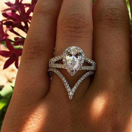 Pear Shaped Engagement Rings