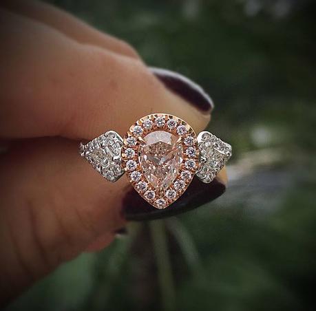 Pear Shaped Engagement Rings