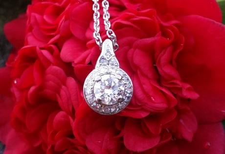 Keelamira's Transitional Diamond Pendant flower shot