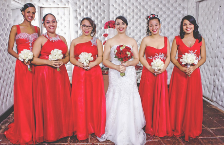 Avoiding Dress Dramas: How To Keep Your Entire Bridal Crew Happy