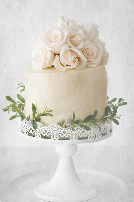 Dreamy White Cake with Cinnamon Buttercream Frosting